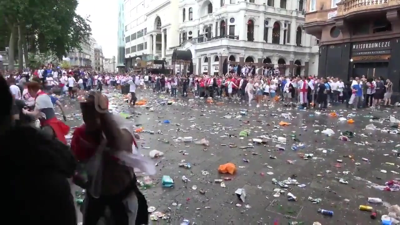 场面火爆！21年欧洲杯决赛期间伦敦街头遍地垃圾！